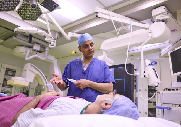 A London Clinic Lung Centre consultant in theatre talking to a patient, running through a procedure.