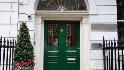 Image of the front door at 5 Devonshire Place