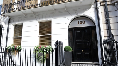 Image of the front of 120 Harley Street