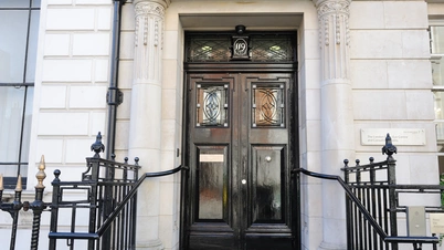 Image of the front door at 119 Harley Street