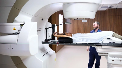 A patient (model) using a Linac MRI machine to scan her lungs