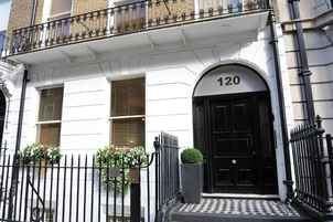 Image of the front of 120 Harley Street