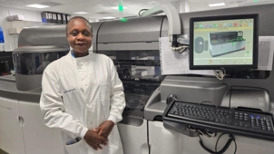 Lindiwe Mangena in the laboratory