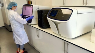 clinical team member using datar cancer genetics' technology