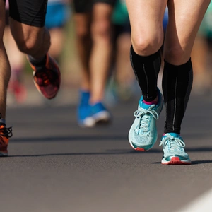 The knees of a crowd of marathon runners