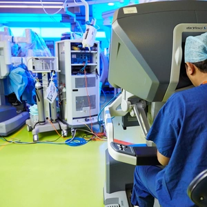 An image of a surgeon using robotics